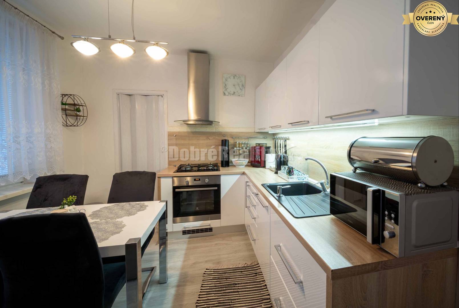 EXKLUZÍVNE NA PREDAJ - krásne zariadený 4 izbový byt po rekonštrukcii