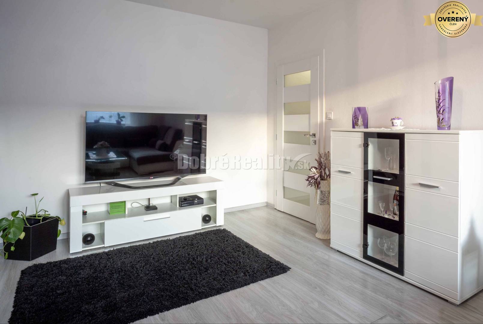 EXKLUZÍVNE NA PREDAJ - krásne zariadený 4 izbový byt po rekonštrukcii