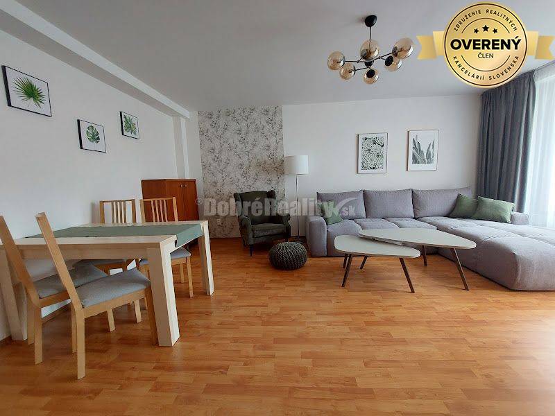 PRENÁJOM: 2 IZBOVÝ BYT S BALKÓNOM A PARKOVANÍM, CENTRUM