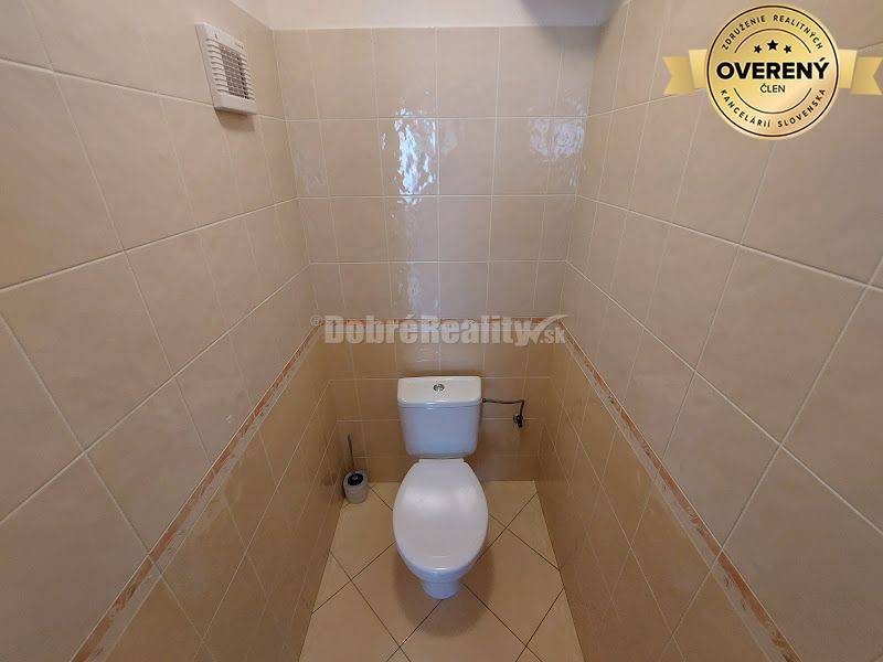 PRENÁJOM: 2 IZBOVÝ BYT S BALKÓNOM A PARKOVANÍM, CENTRUM