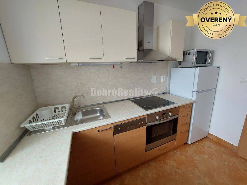 PRENÁJOM: 2 IZBOVÝ BYT S BALKÓNOM A PARKOVANÍM, CENTRUM