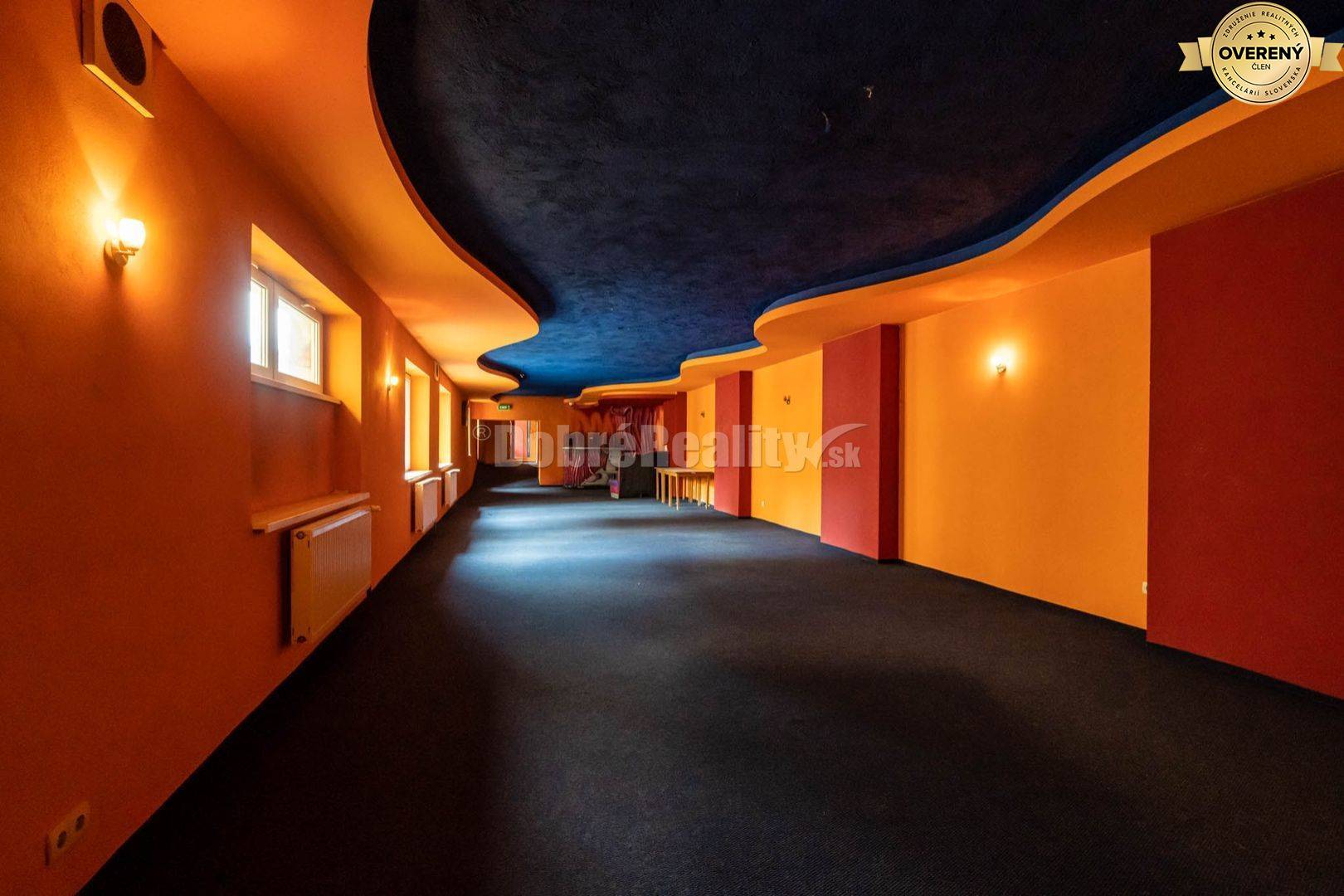 PREDAJ: Polyfunkčný objekt Sokolovňa, 1395 m2, Brezno