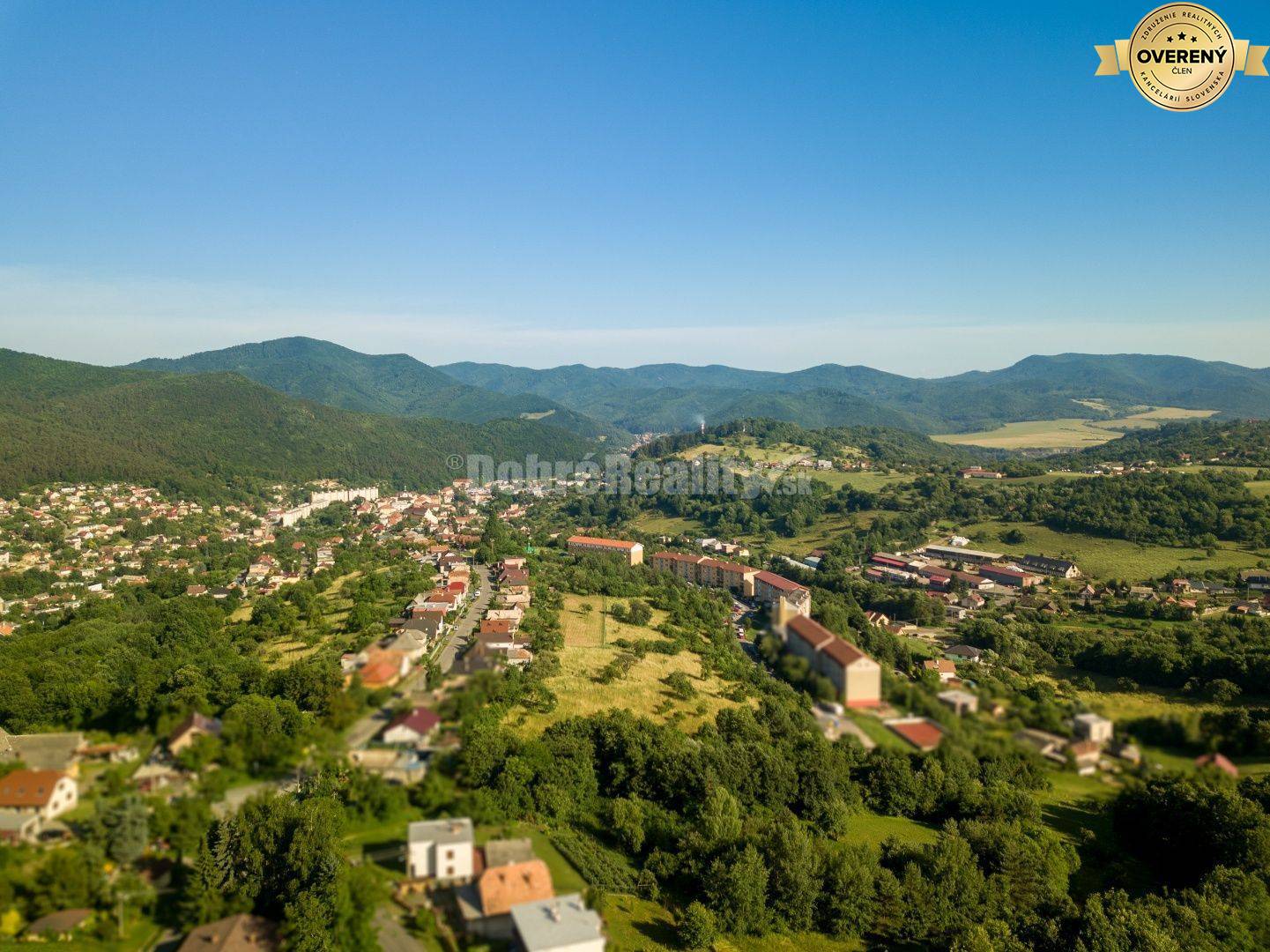 PREDAJ: Pozemok pre výstavbu rodinného domu, 820 m2, Nová Baňa - Vinič