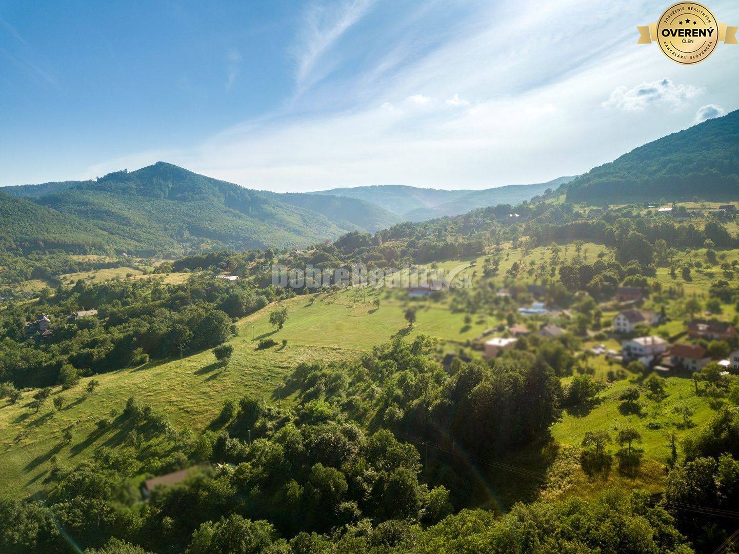 PREDAJ: Pozemok pre výstavbu rodinného domu, 820 m2, Nová Baňa - Vinič