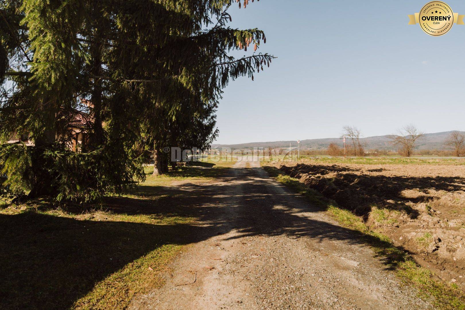 PREDAJ: Pozemok pre výstavbu rodinného domu, 885 m2, Veľká Lúka, okres