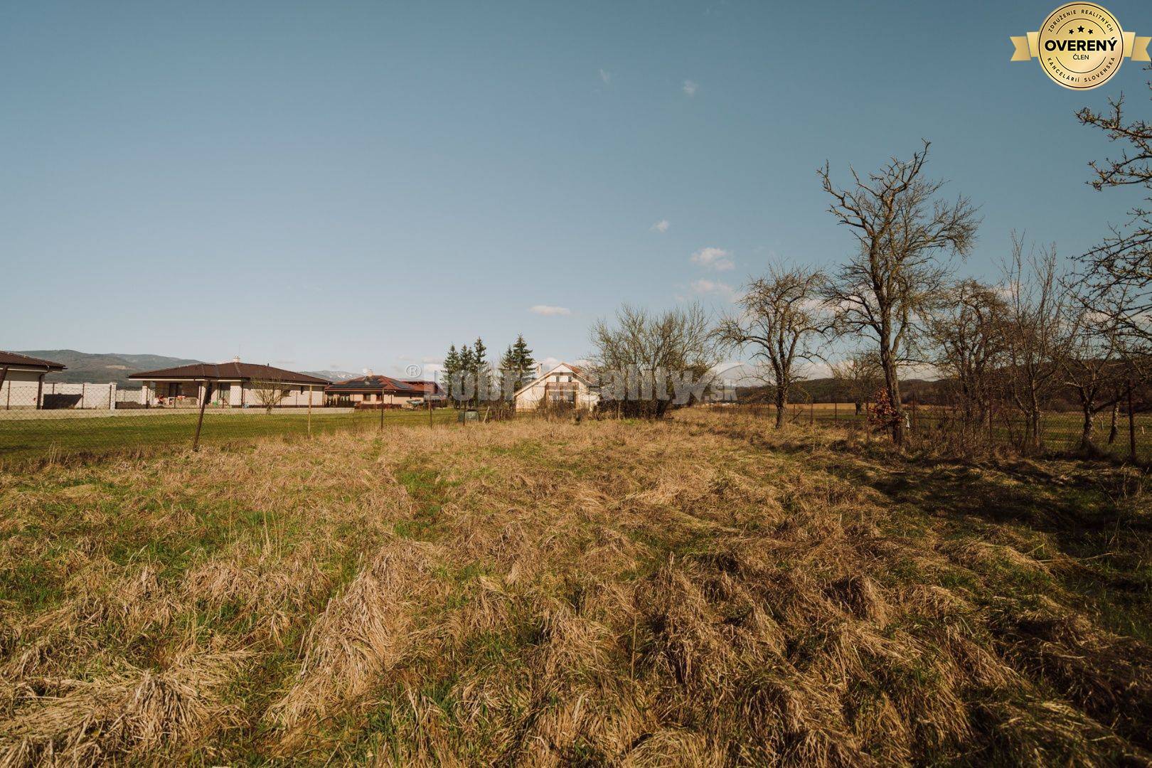 PREDAJ: Pozemok pre výstavbu menšieho rodinného domu, 764 m2, Veľká Lú