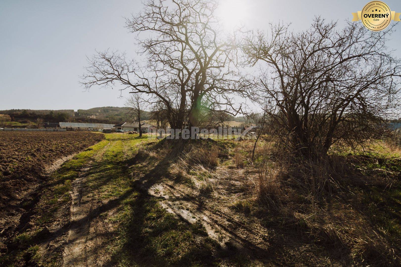 PREDAJ: Pozemok pre výstavbu menšieho rodinného domu, 764 m2, Veľká Lú