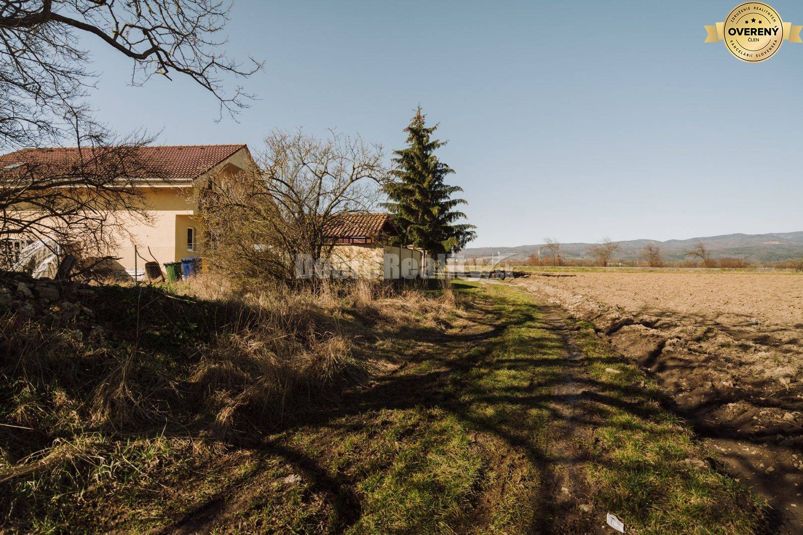 PREDAJ: Pozemok pre výstavbu menšieho rodinného domu, 764 m2, Veľká Lú