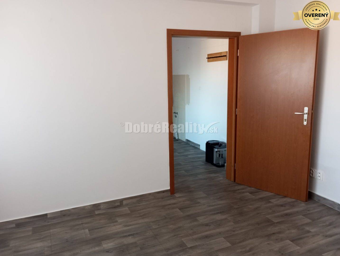 Podnikateľské priestory v srdci Šale na prenájom