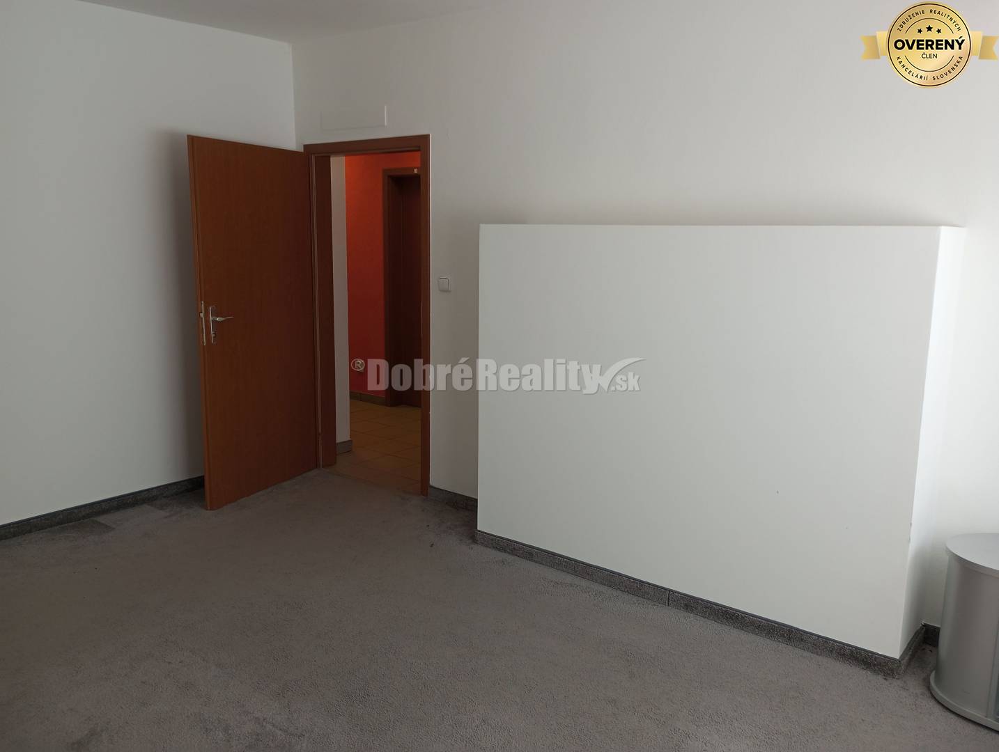 Podnikateľské priestory v srdci Šale na prenájom