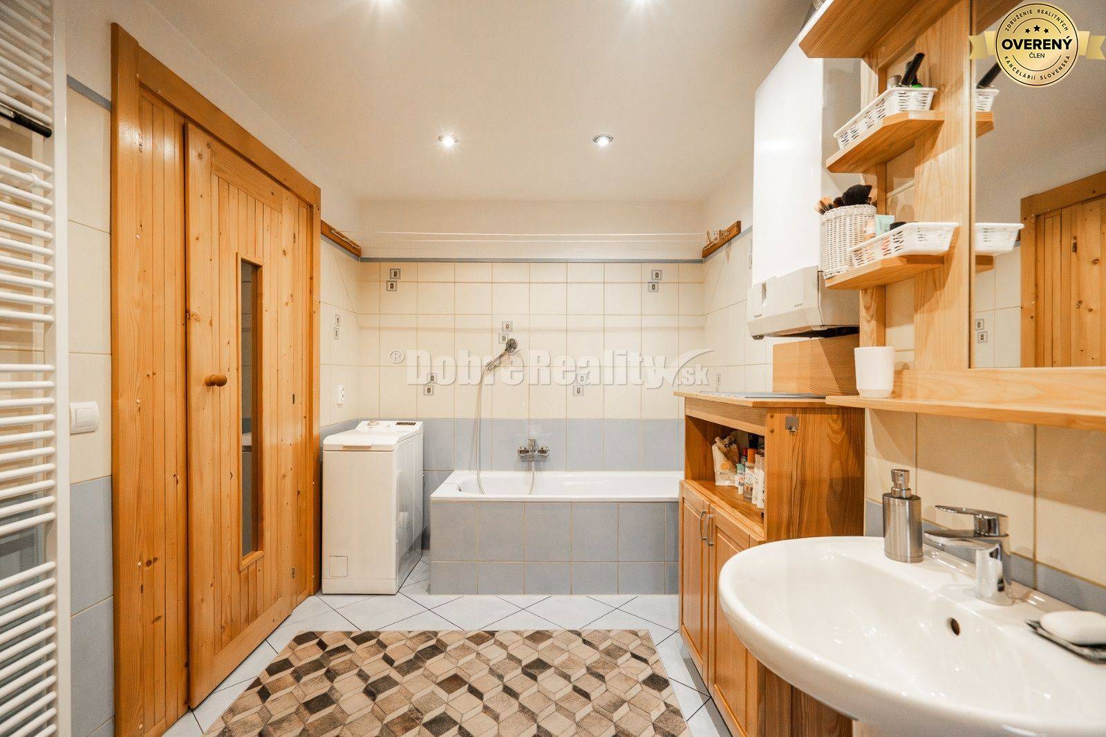 PREDAJ: Rodinný dom na brehu Čierneho Hrona s menším pozemkom, 160 m2,