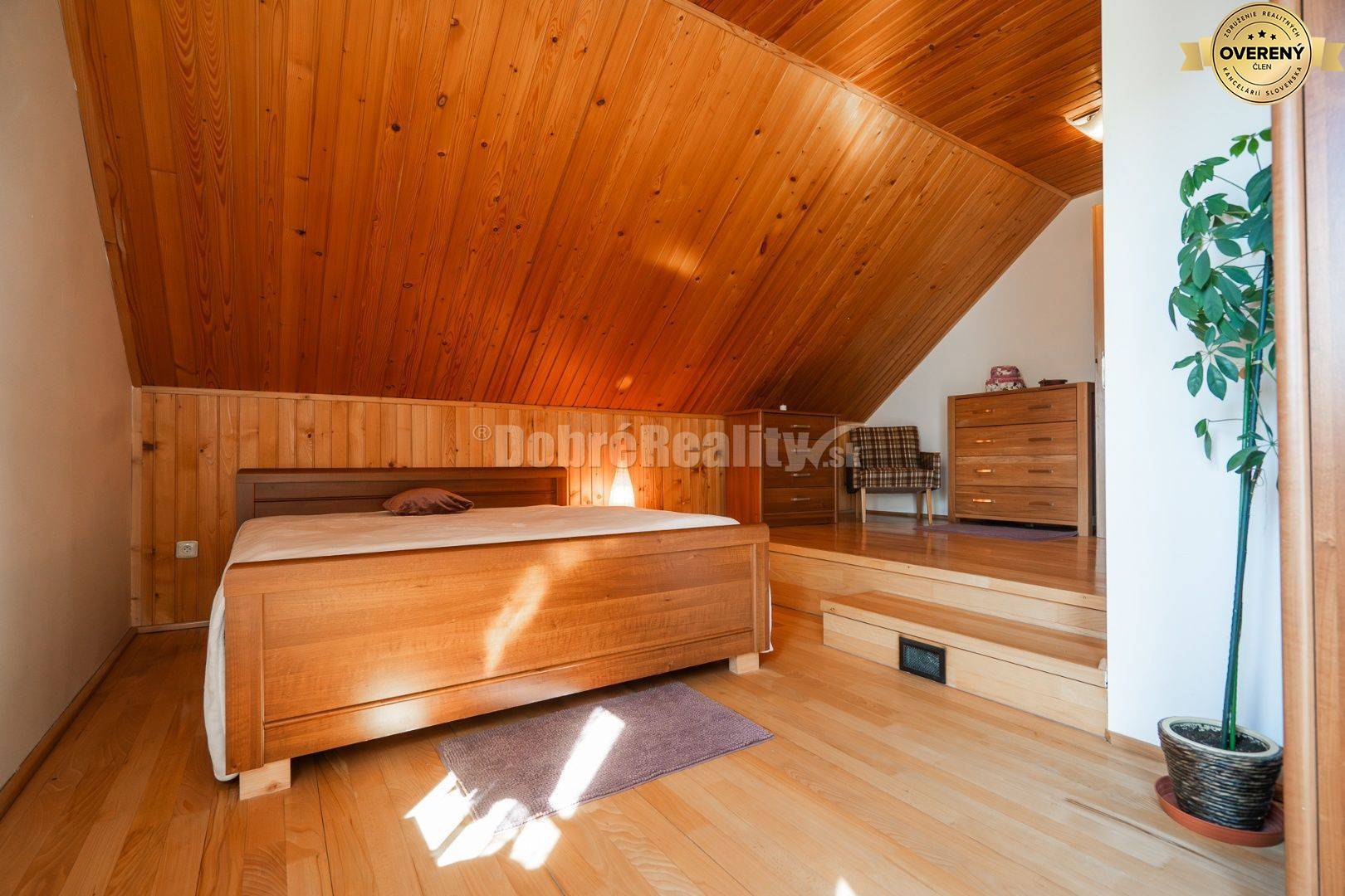 PREDAJ: Rodinný dom na brehu Čierneho Hrona s menším pozemkom, 160 m2,