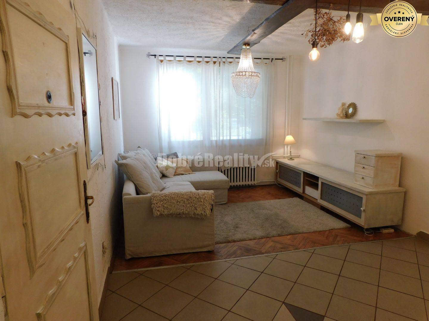 Ponúkame Vám na predaj priestranný, zrekonštruovaný 3-izb. byt vo vidi