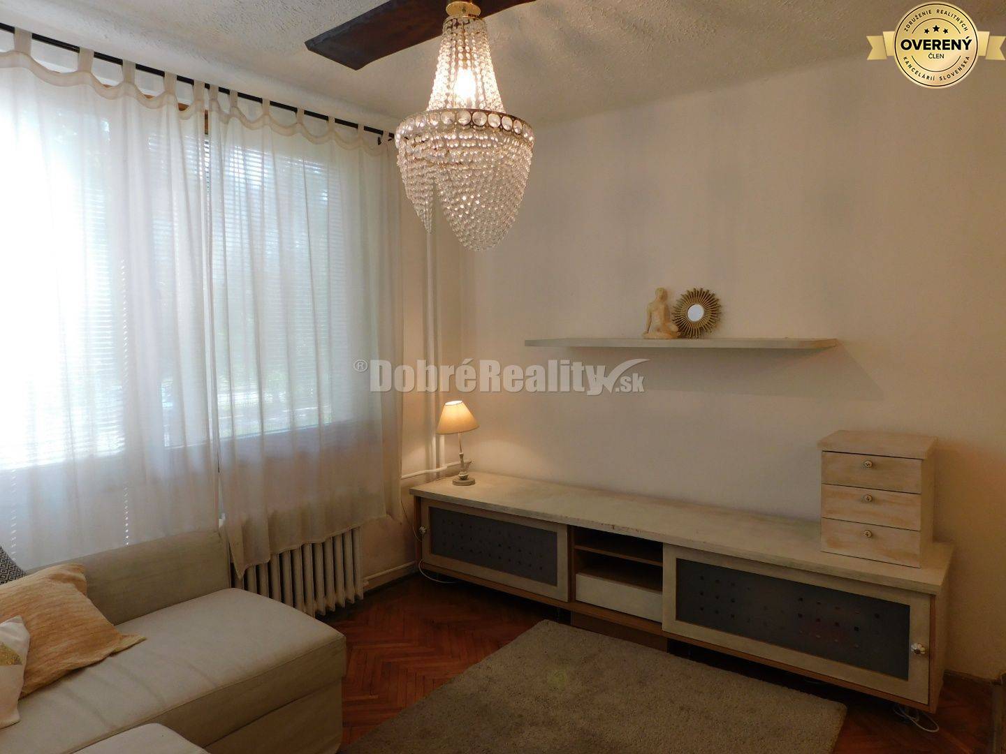 Ponúkame Vám na predaj priestranný, zrekonštruovaný 3-izb. byt vo vidi