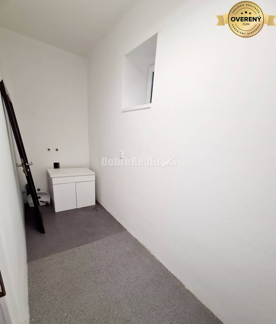 Dobré reality-na prenájom dobre viditeľný priestor na prízemí 42.30m2