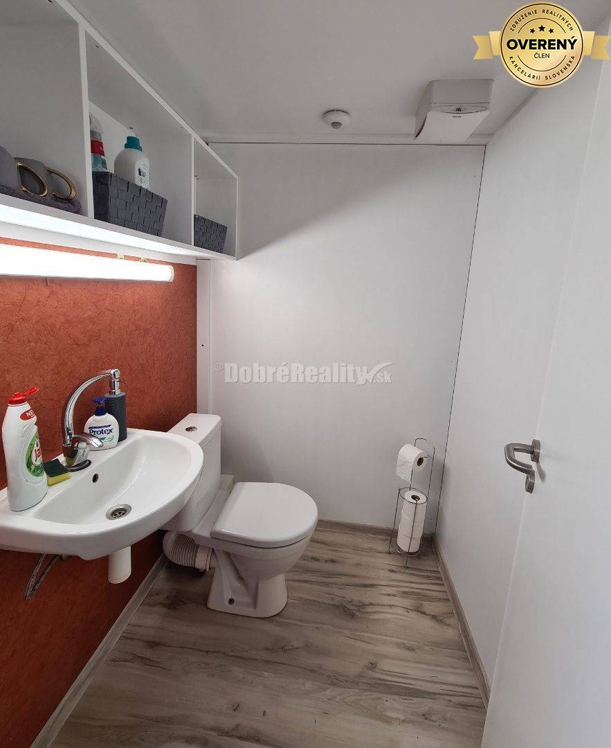 Dobré reality-na prenájom dobre viditeľný priestor na prízemí 42.30m2