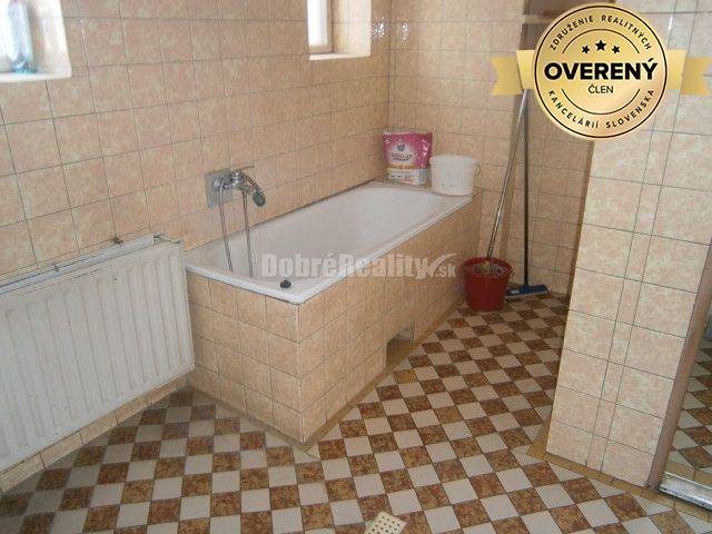 Dobré reality ponúkajú Rodinný dom v centre mesta Hurbanovo na predaj