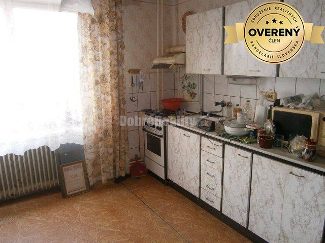 Dobré reality ponúkajú Rodinný dom v centre mesta Hurbanovo na predaj