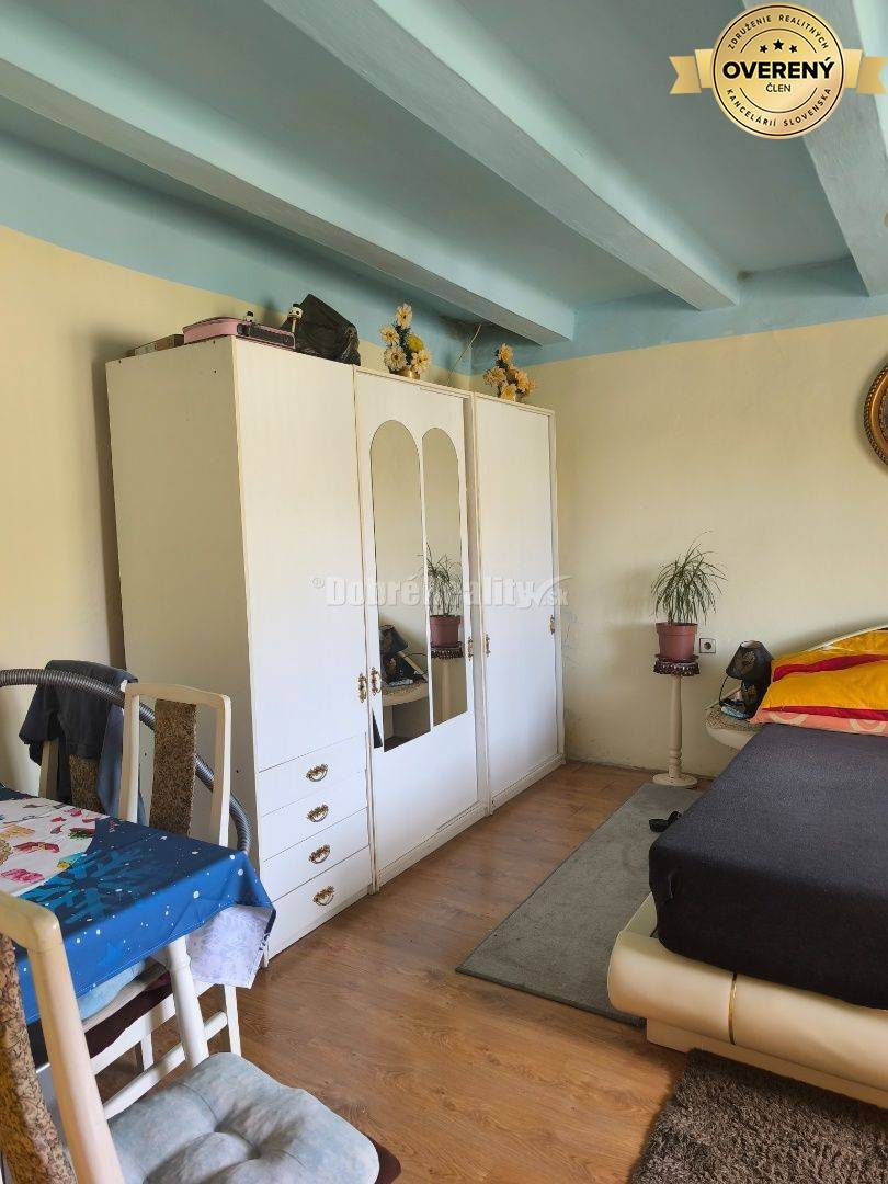 Zachovalý 3 izbový domček v Seliciach k okamžitému nasťahovaniu .