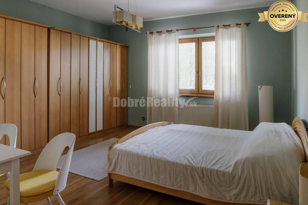 Ponúkame na predaj 2 rodinné domy na jednom pozemku v obci Dvory nad Ž