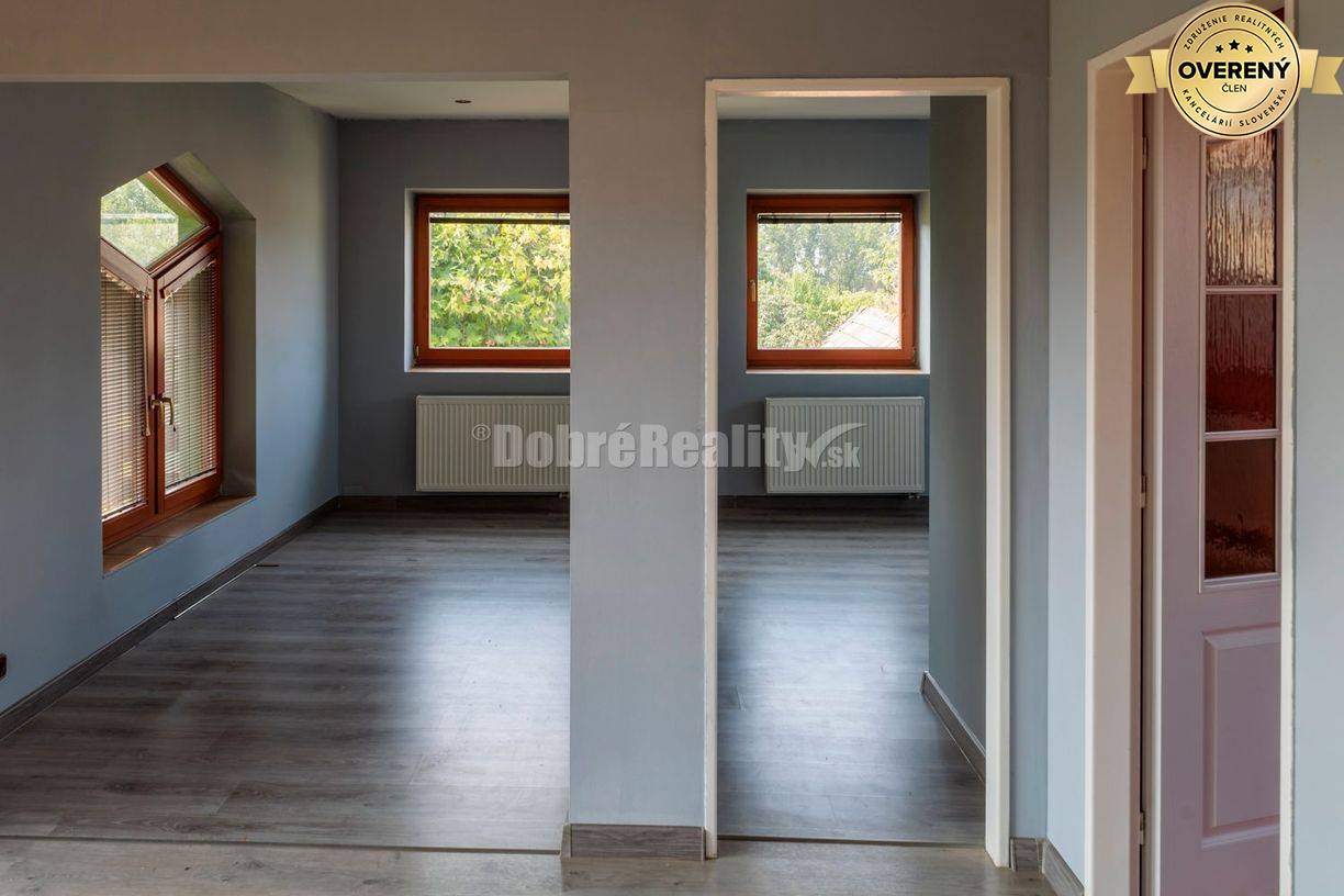 Ponúkame na predaj 2 rodinné domy na jednom pozemku v obci Dvory nad Ž