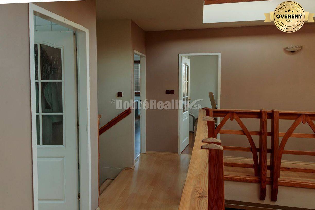 Ponúkame na predaj 2 rodinné domy na jednom pozemku v obci Dvory nad Ž