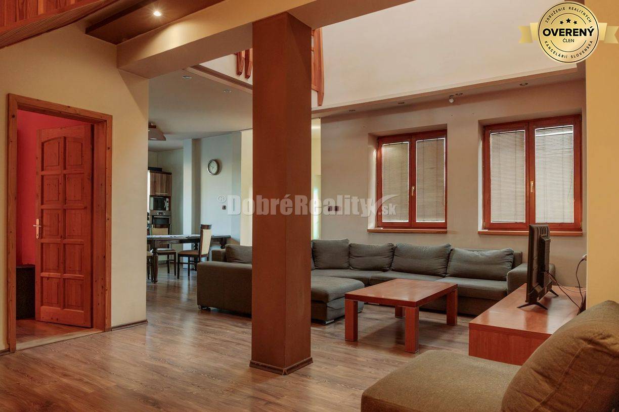 Ponúkame na predaj 2 rodinné domy na jednom pozemku v obci Dvory nad Ž