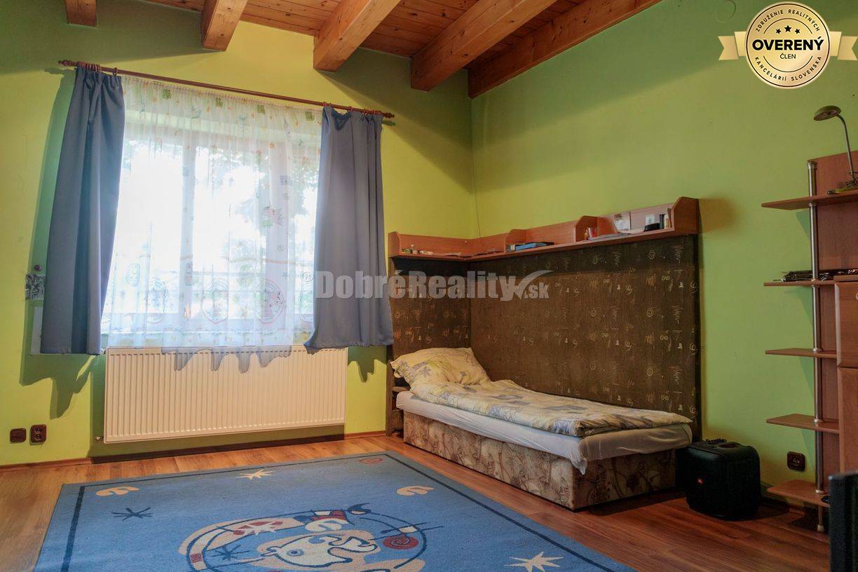 Ponúkame na predaj 2 rodinné domy na jednom pozemku v obci Dvory nad Ž