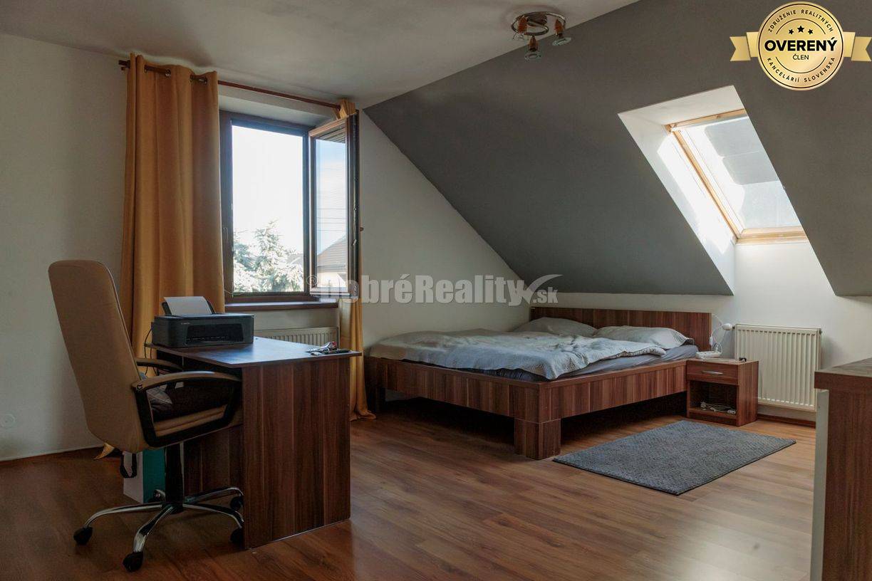 Ponúkame na predaj 2 rodinné domy na jednom pozemku v obci Dvory nad Ž