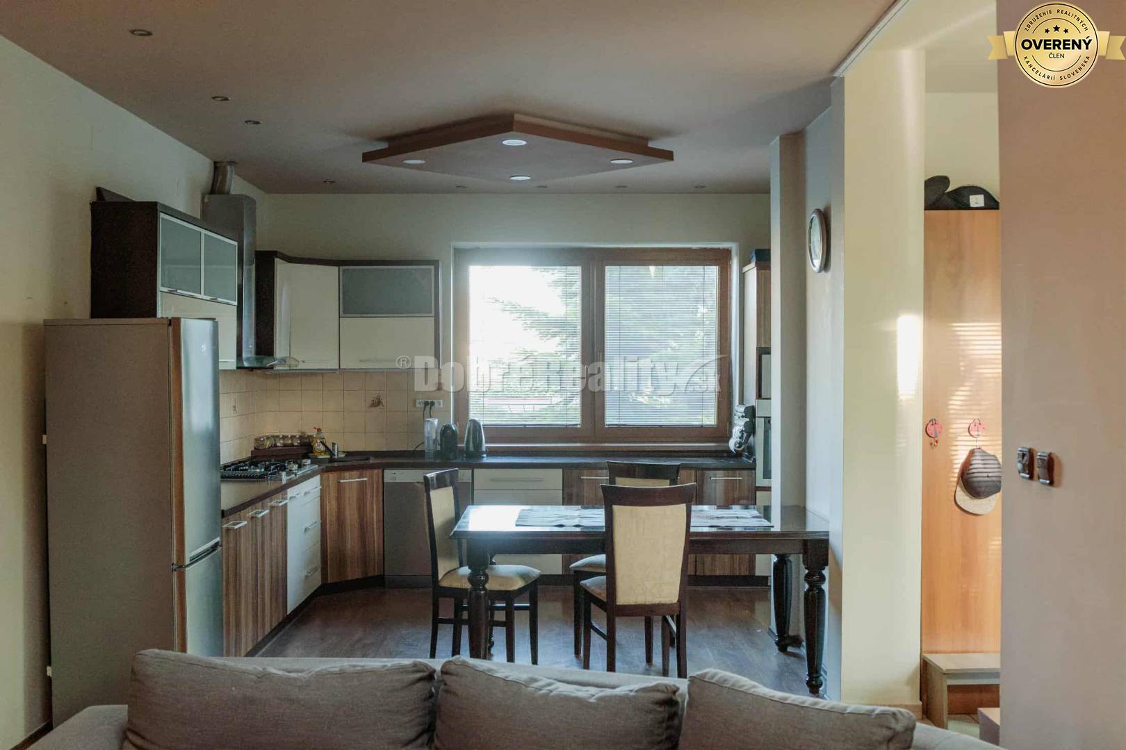 Ponúkame na predaj 2 rodinné domy na jednom pozemku v obci Dvory nad Ž