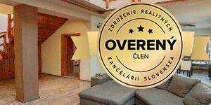 Ponúkame na predaj 2 rodinné domy na jednom pozemku v obci Dvory nad Ž