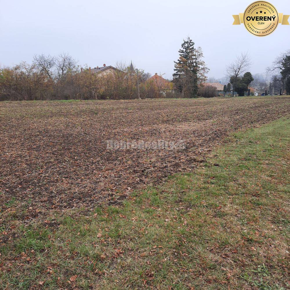 Dobré reality ponúkajú na predaj stavebný pozemok v obci Farná !