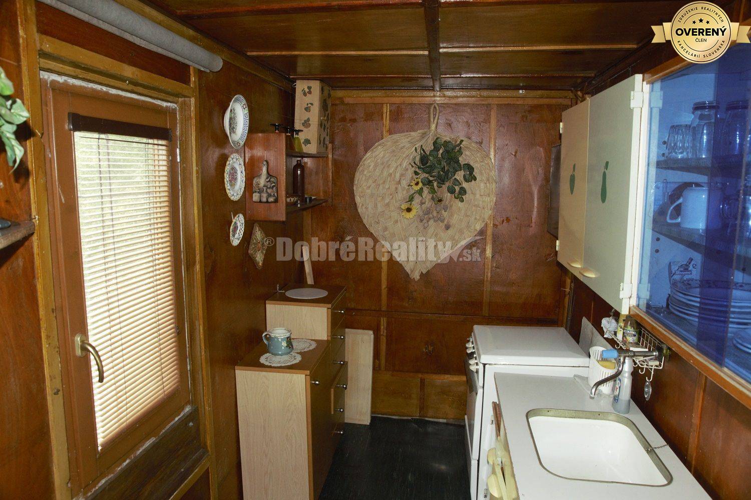 DOBRÉ REALITY - Sympatická rekreačná chatka so záhradou na predaj
