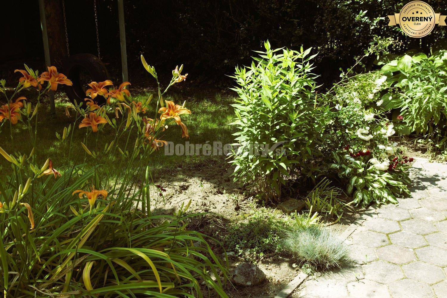 DOBRÉ REALITY - Sympatická rekreačná chatka so záhradou na predaj