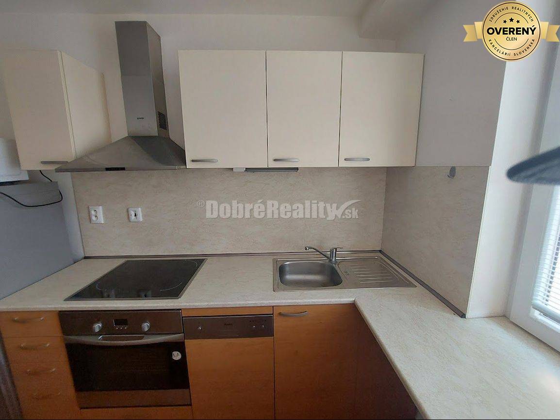 PRENÁJOM: 2 IZBOVÝ BYT S BALKÓNOM A PARKOVANÍM, CENTRUM