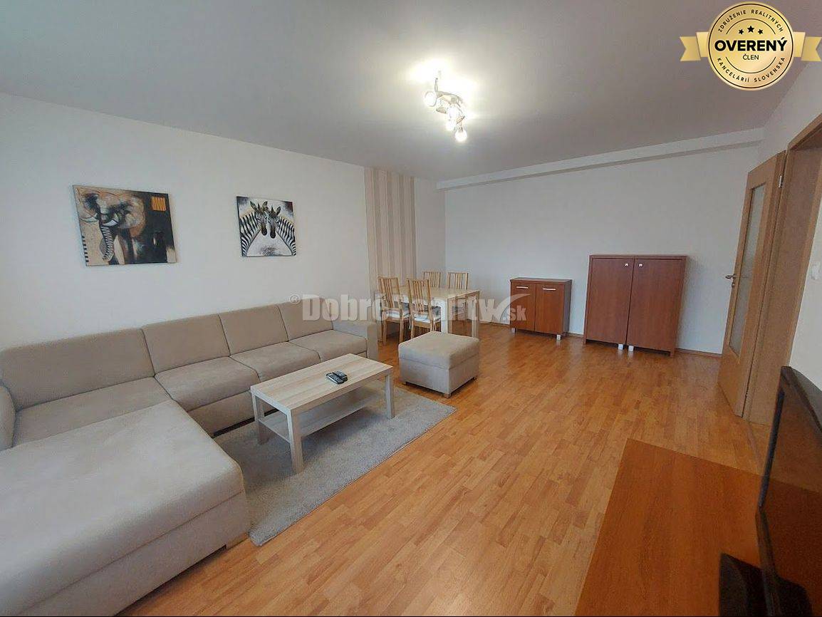 PRENÁJOM: 2 IZBOVÝ BYT S BALKÓNOM A PARKOVANÍM, CENTRUM