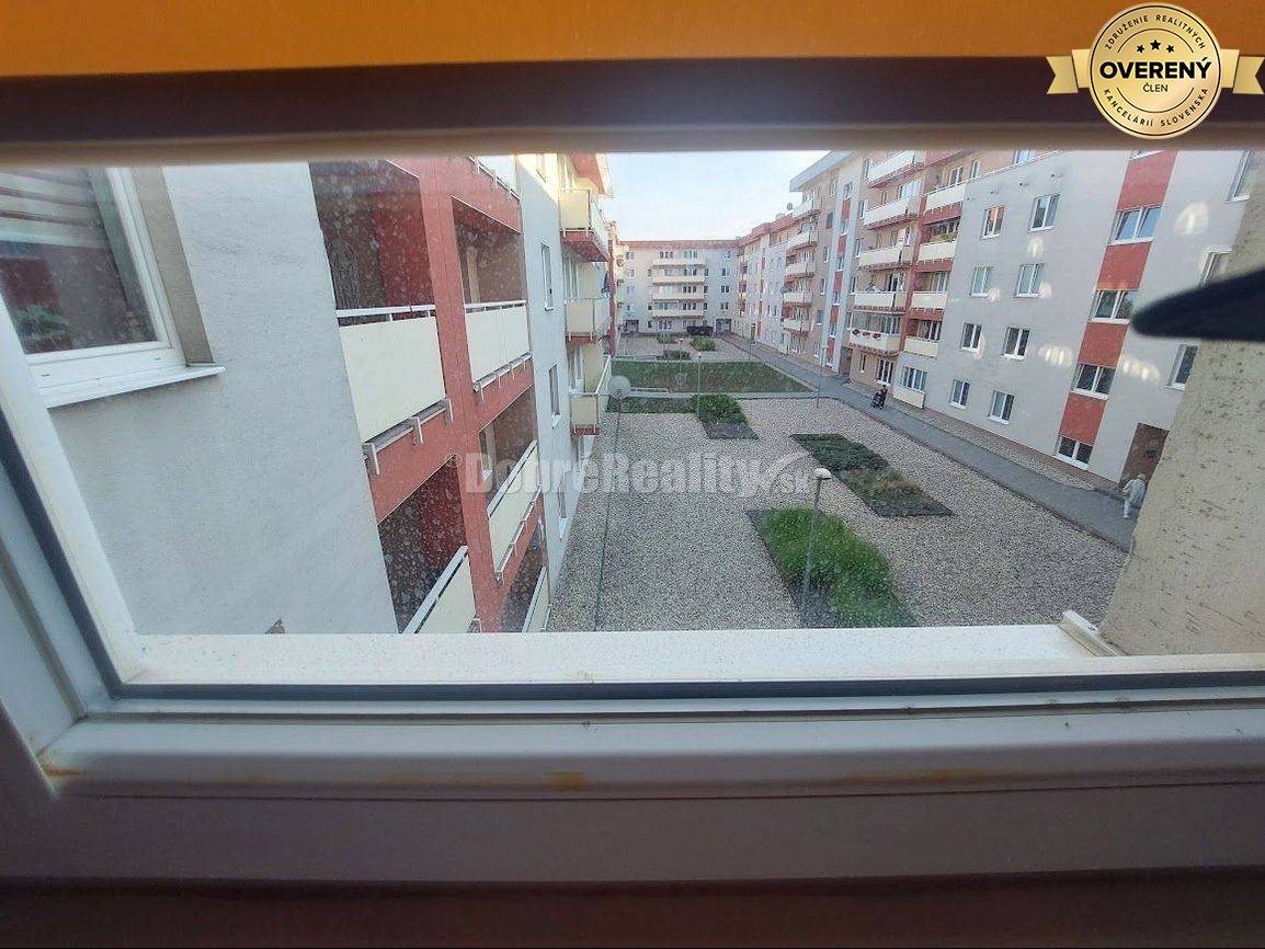 PRENÁJOM: 2 IZBOVÝ BYT S BALKÓNOM A PARKOVANÍM, CENTRUM