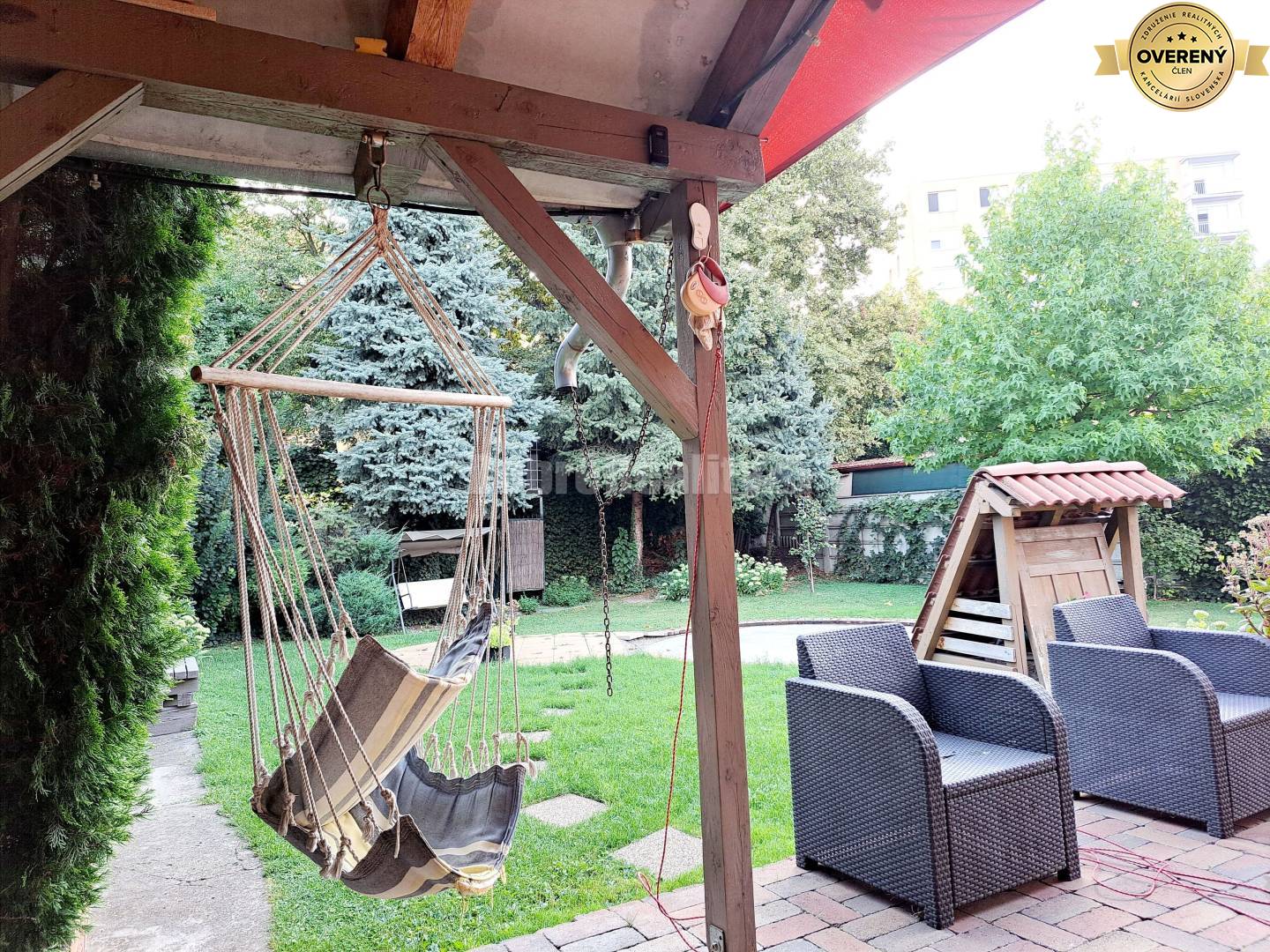 CENTRUM - priestranný dvojpodlažný dom- úžitková plocha 176m2, pozemok