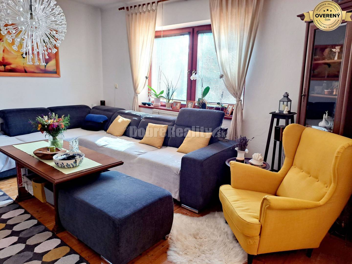 CENTRUM - priestranný dvojpodlažný dom- úžitková plocha 176m2, pozemok