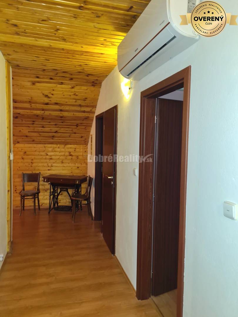 CENTRUM - priestranný dvojpodlažný dom- úžitková plocha 176m2, pozemok