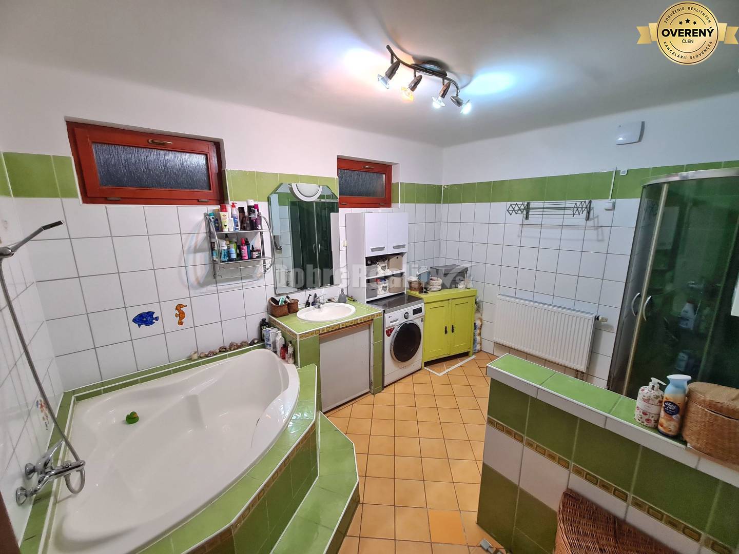 CENTRUM - priestranný dvojpodlažný dom- úžitková plocha 176m2, pozemok