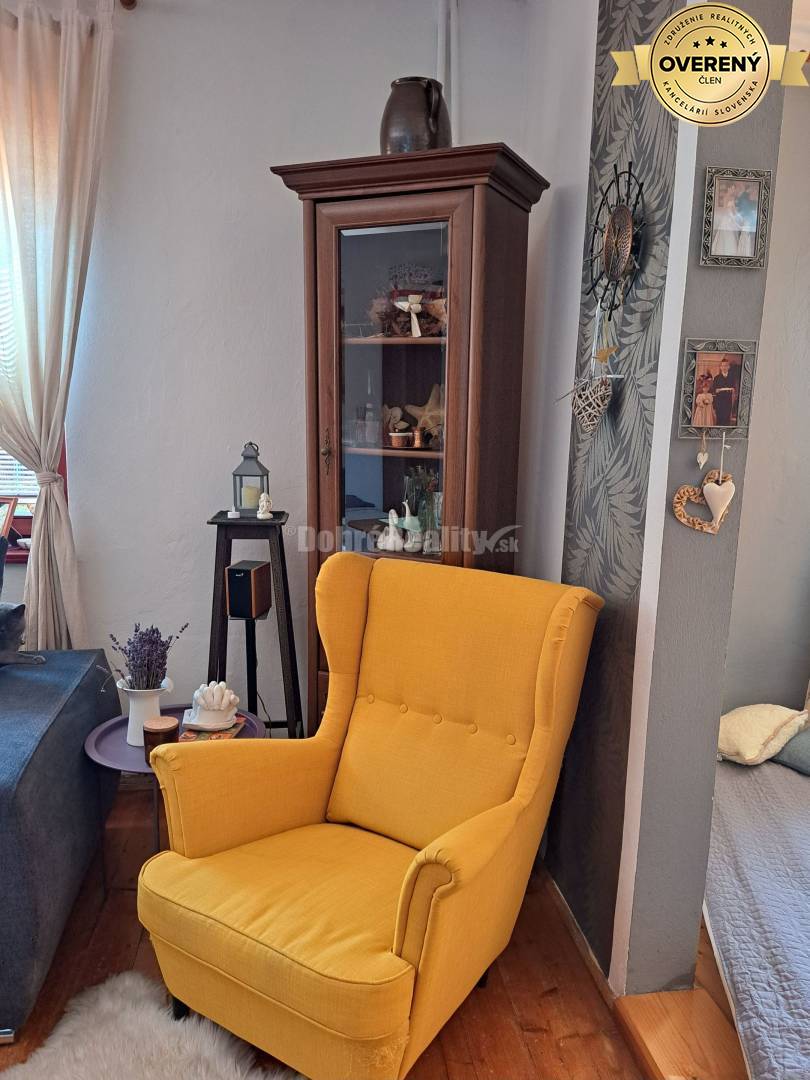 CENTRUM - priestranný dvojpodlažný dom- úžitková plocha 176m2, pozemok