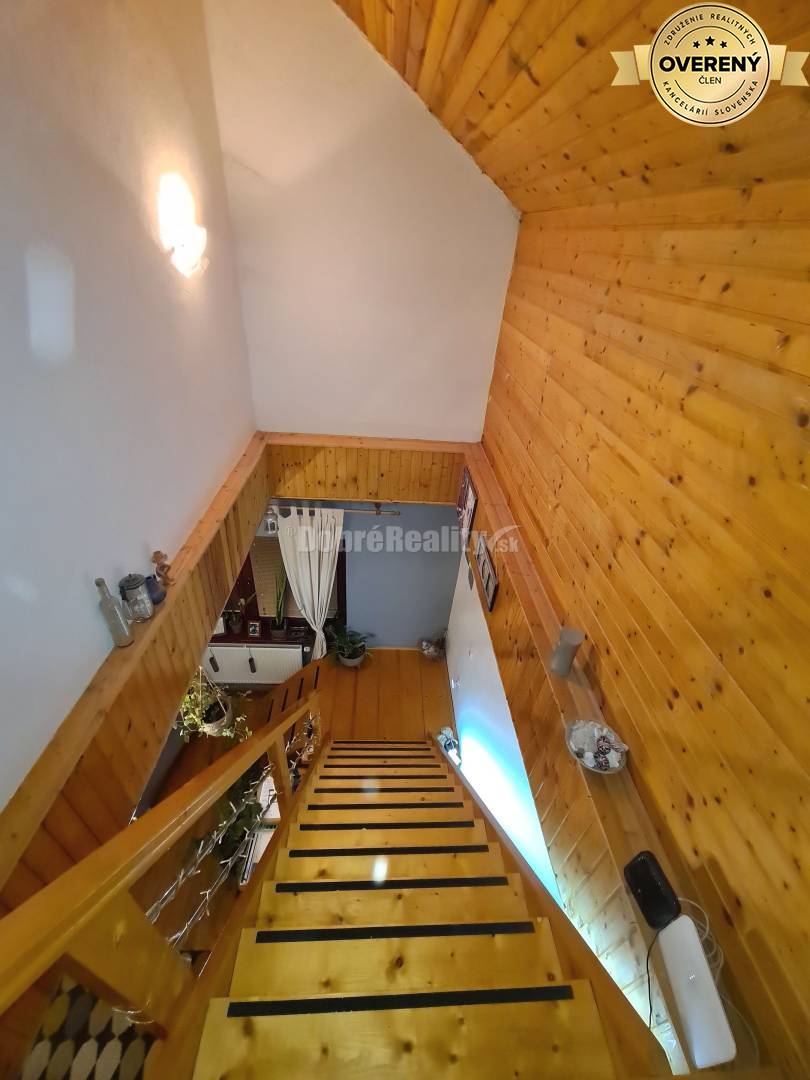 CENTRUM - priestranný dvojpodlažný dom- úžitková plocha 176m2, pozemok