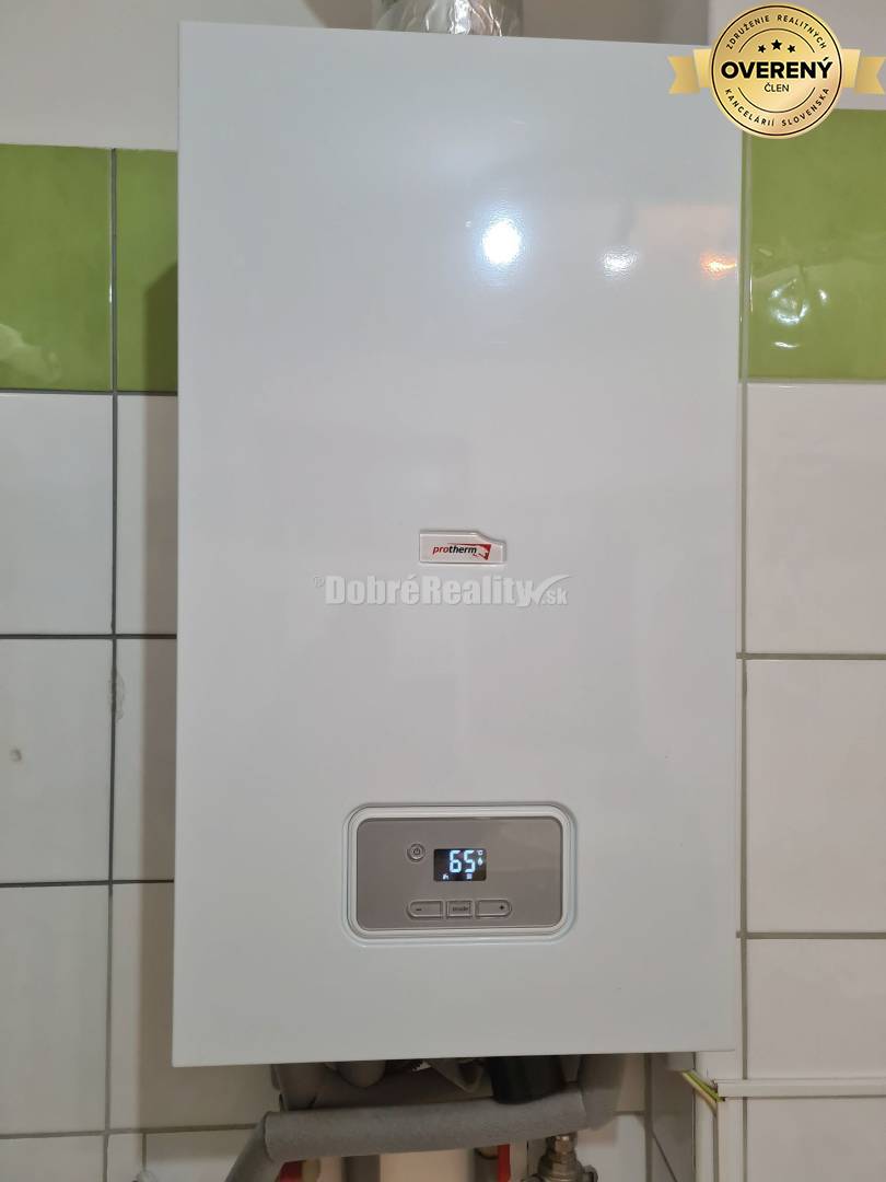 Znížená cena-centrum mesta - priestanný dvojpodlažný dom 176m2 úžitkov