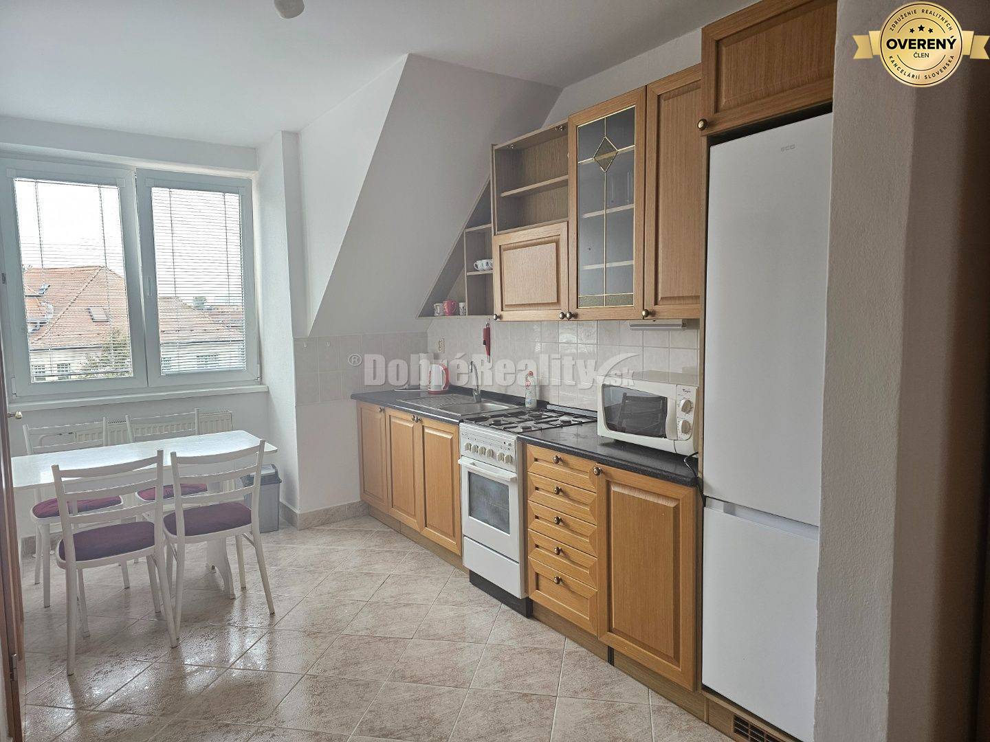 PRENÁJOM 4 izbového bytu v podkroví - centrum PIEŠŤANY