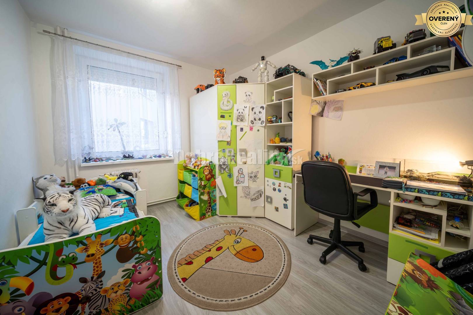 EXKLUZÍVNE NA PREDAJ - veľký 4-izbový byt na Vodárenskej ulici