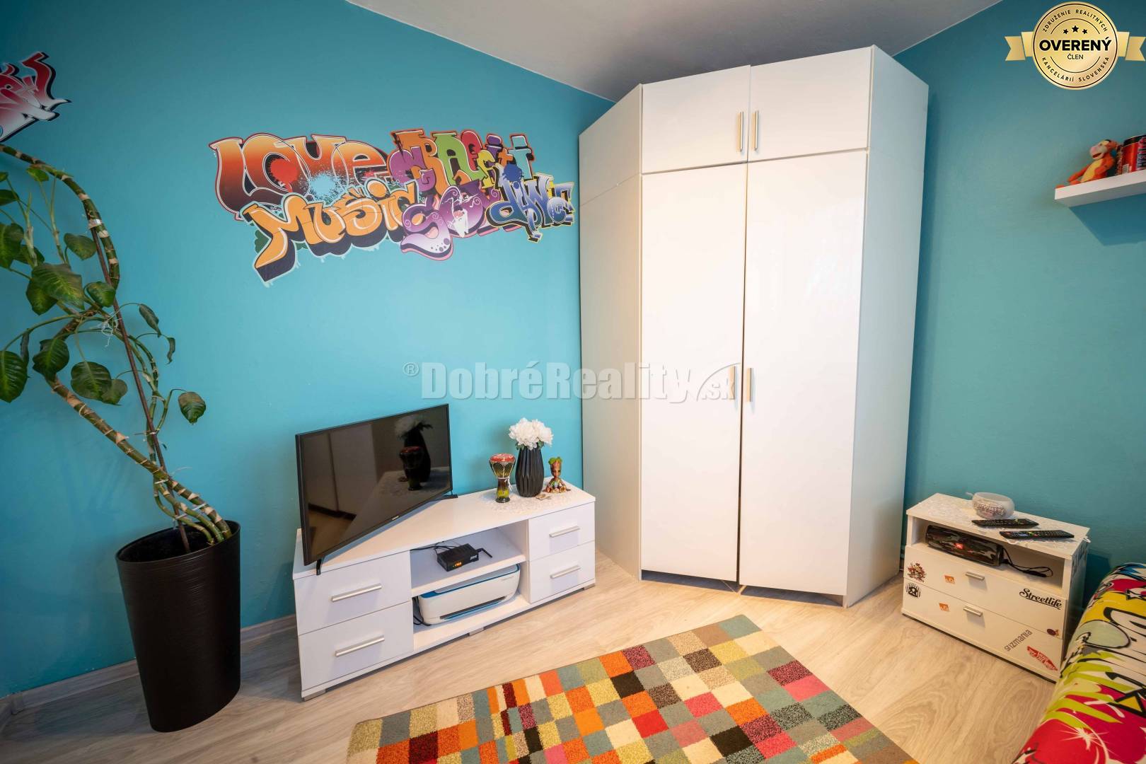 EXKLUZÍVNE NA PREDAJ - veľký 4-izbový byt na Vodárenskej ulici