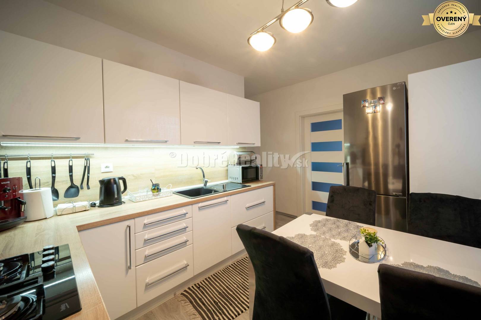 EXKLUZÍVNE NA PREDAJ - veľký 4-izbový byt na Vodárenskej ulici