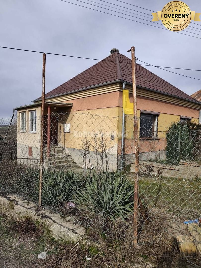 REZERVOVANE! Ponúkame Vám na predaj 2-izb. rodinný dom vo Dvoroch nad