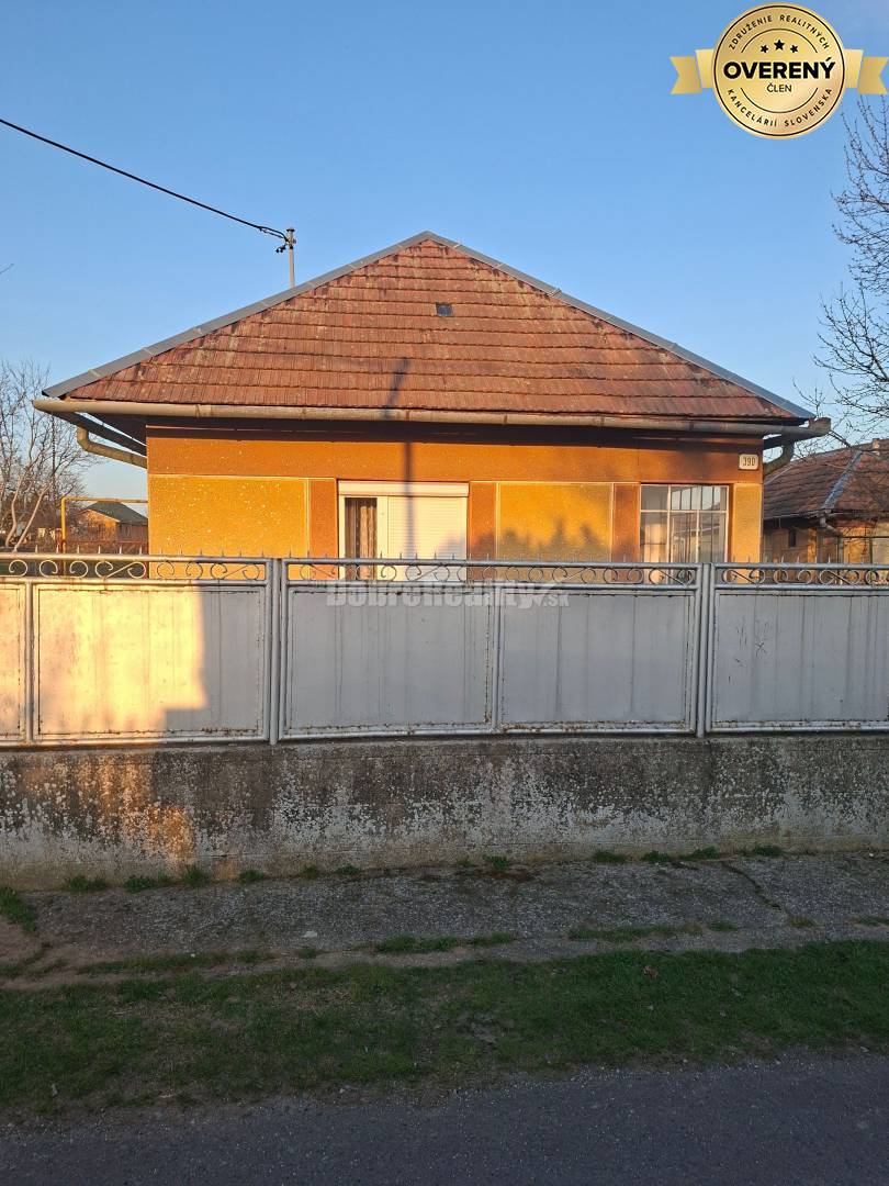 Dobré reality ponúkajú na predaj rodinný dom v obci Jasová, o. Nové Z